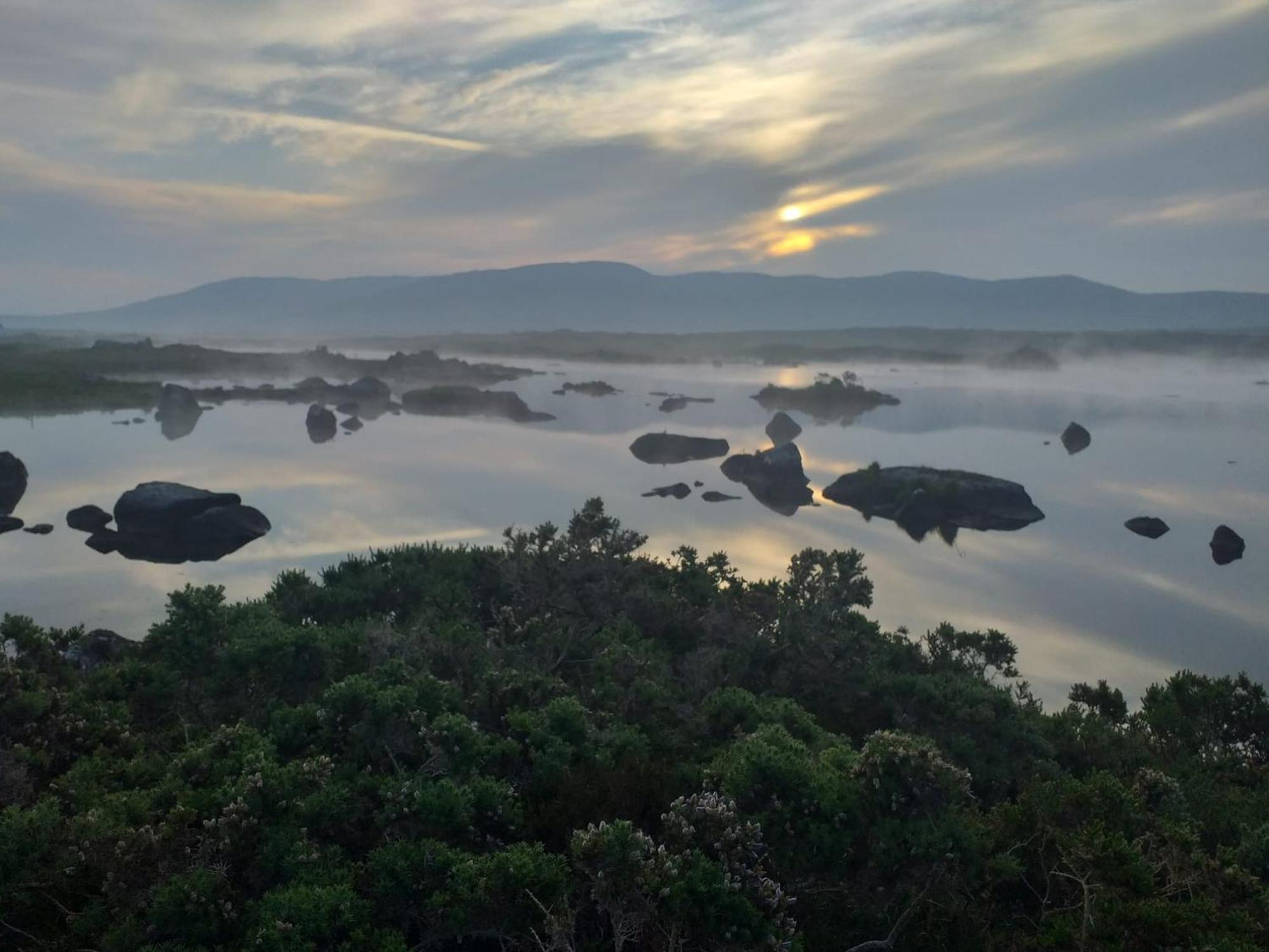 Connemara Lake View Apartment Camus Eighter Ngoại thất bức ảnh
